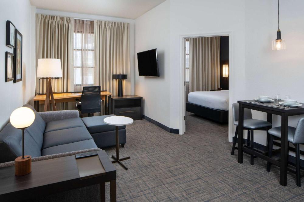 One Bedroom Suite Queen interior